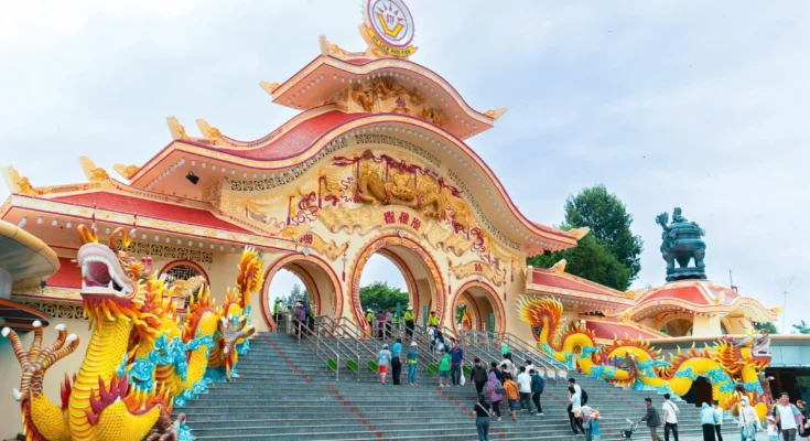 Toàn cảnh